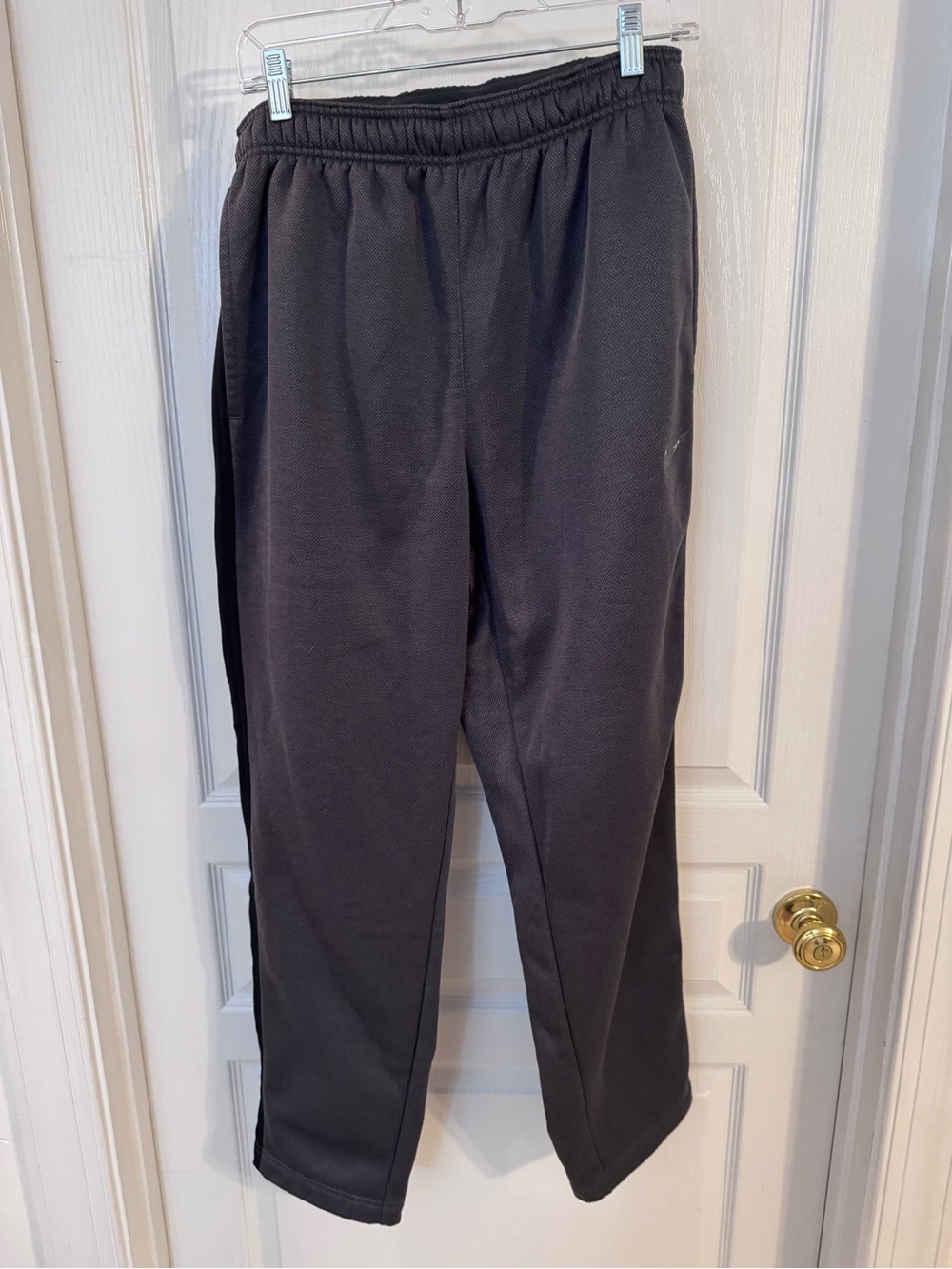 Men's L Therma Fit Gray and Black Elastic Waist Pants